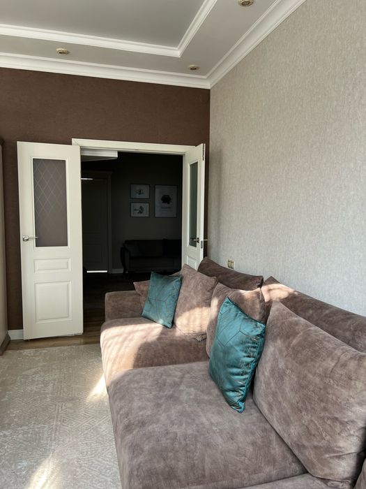 Диван 3,5м + отдельный пуф