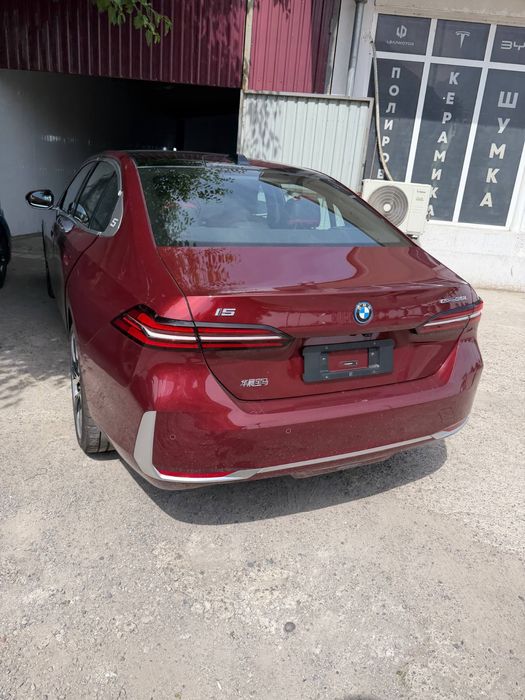 Bmw i5 2024.