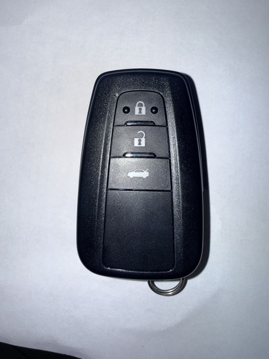 Продам оригинальный ключ от Камри 75
