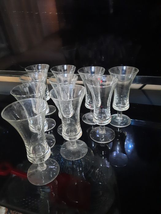 Рюмки  коньячные. 11 шт