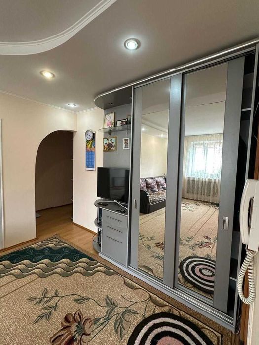 Продам 3-комнатную квартиру в 8 мкр