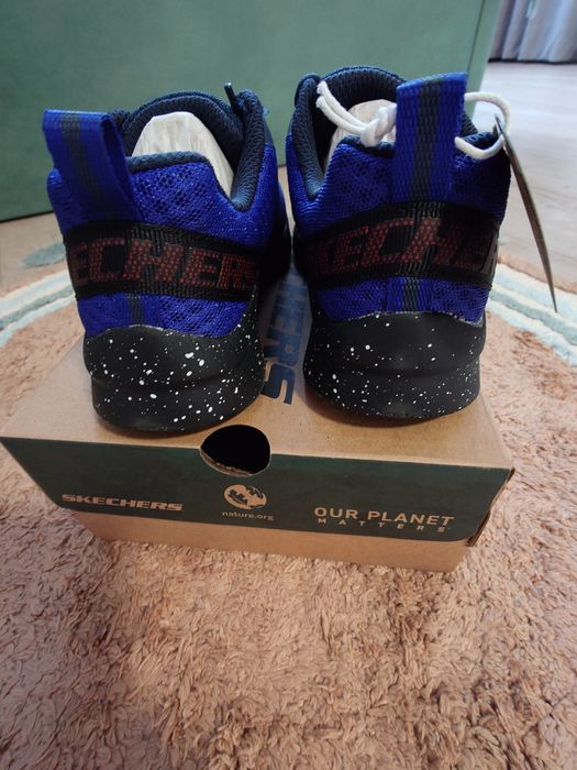 Sketchers олекотени маратонки