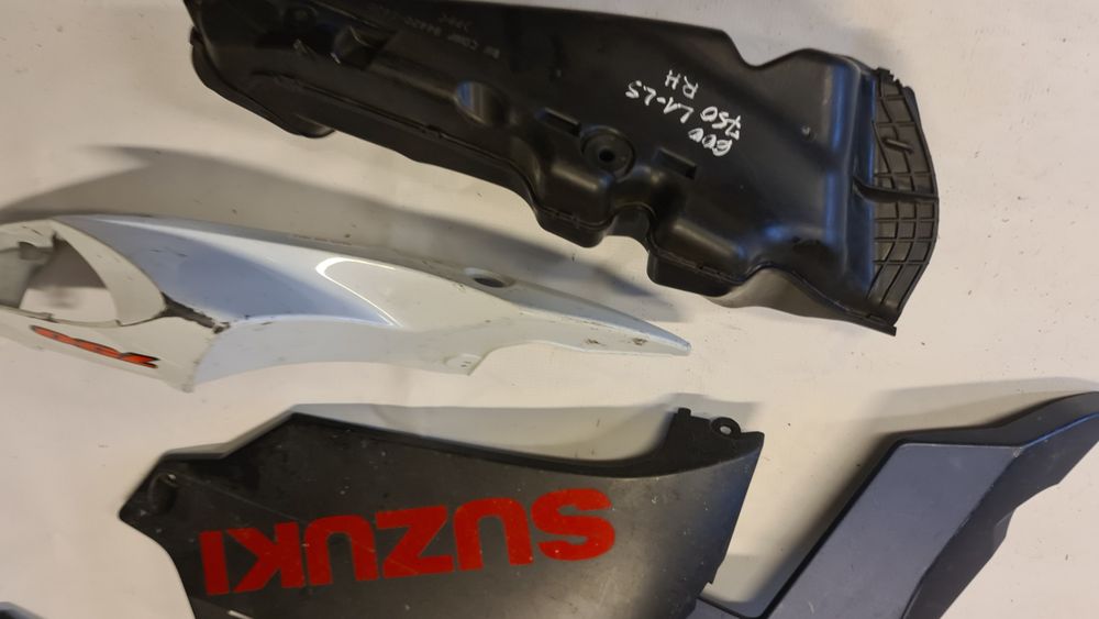 Suzuki GSXR 600 750  Carene   ram Air dreapta galerie evacuare