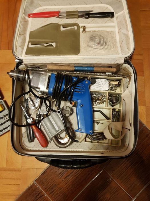 Дрель в чемодане со всеми ключами