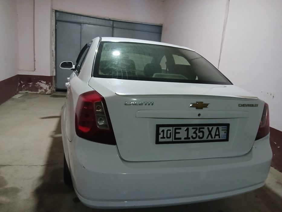 lasetti 1.8  sotiladi