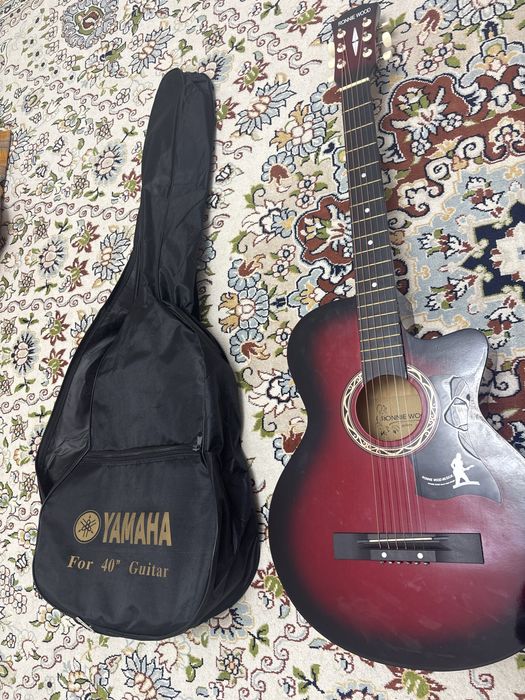 Продаю гитару с чехлом в хорошем состоянии