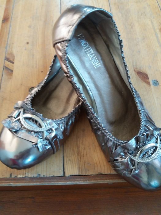 Продам женскую обувь