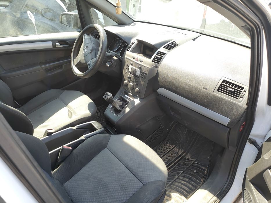 Продавам на части Опел Зафира Б 1.9тдци