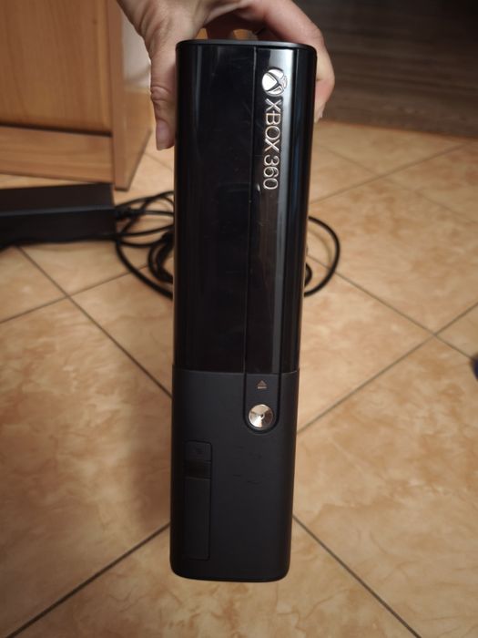 Xbox 360 E 500GB
