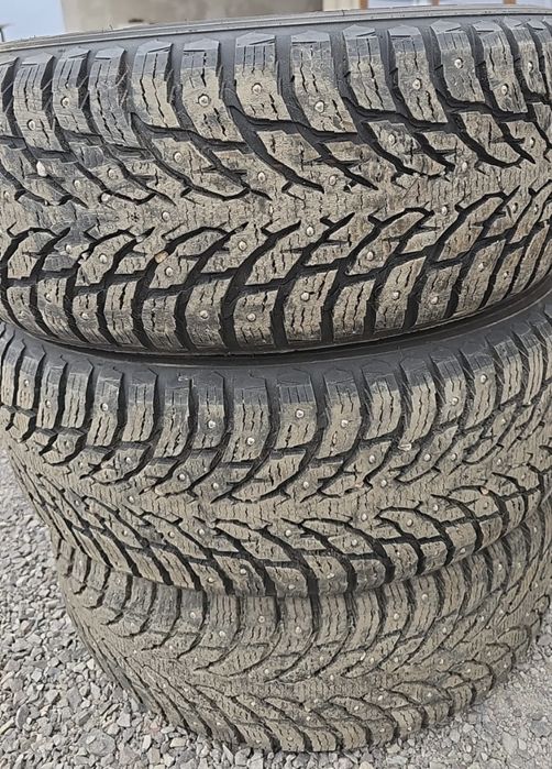 Шины б/у зимние с шипами 245/55/19