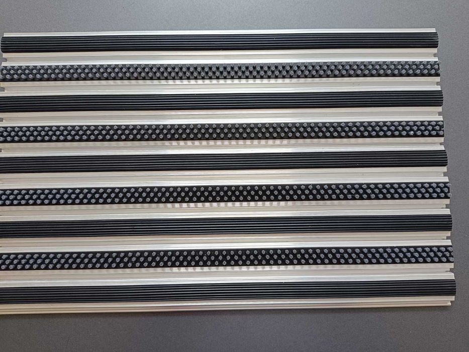 Алуминиева изтривалка за външна употреба - отново налична