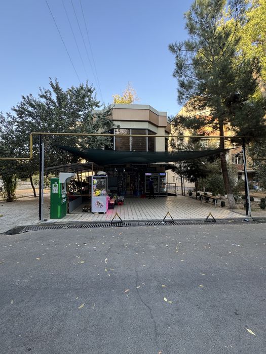 Sotiladi bino hamma hujatlari bor 2 qavatli padvaliyam bor