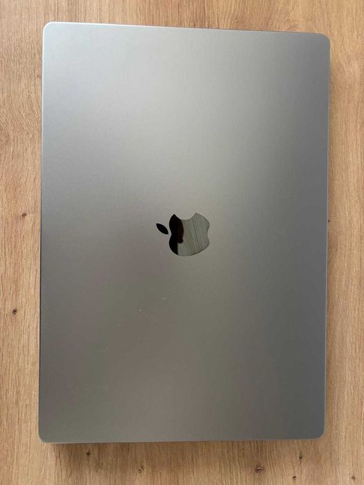 MacBook Pro 16" (2021, M1 Pro) – 16GB RAM, 512GB SSD, 279 cicluri