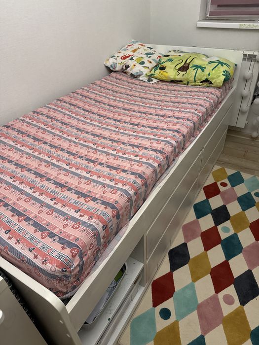 IKEA cadru pat+ depozitare+somiera, 90*200. Doua randuri de sertare.