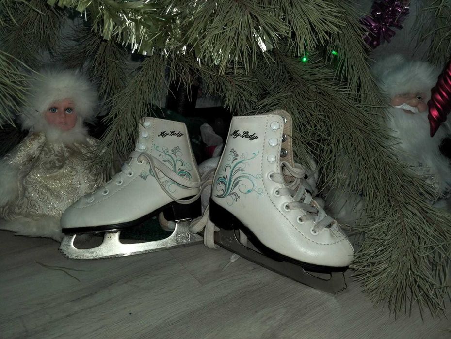 Коньки б/у на девочку 3-4 лет