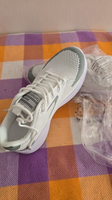 Продам кроссовки