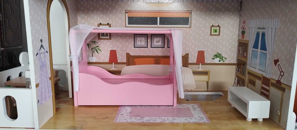 Casuta papusi mare din lemn, iluminata LED