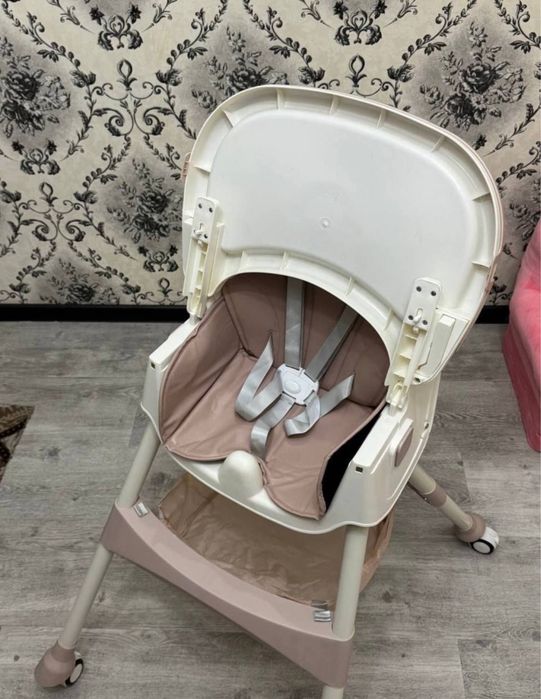 Стульчик для кормления и шезлонг