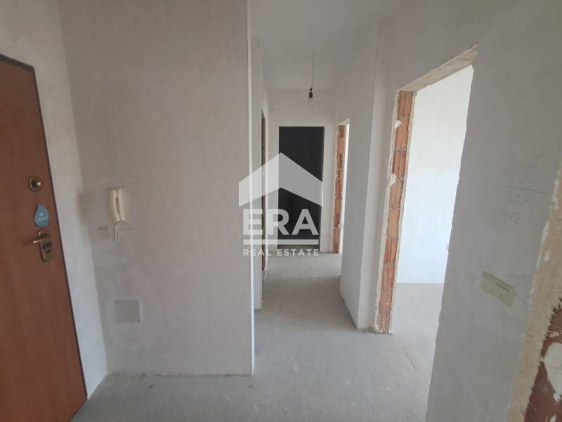 Тристаен източен апартамент за продажба, в жилищен комплекс Вива 3, кв