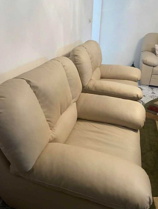 Canapea 3 locuri extensibilă + canapea 2 locuri, stare impecabilă