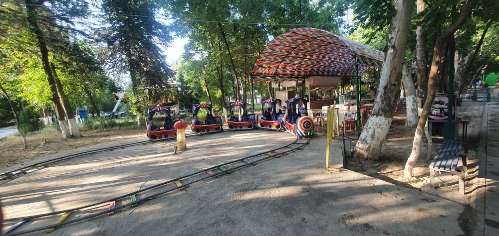 Bolalar poyizchasi sotiladi xolati zor yangidek kop ishlamagan