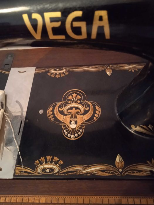Шевна машина Vega с антикварна стойност - работеща