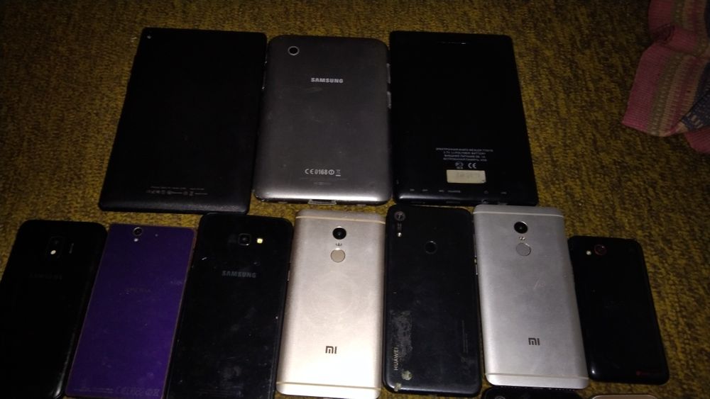 Телефоны на запчасти.