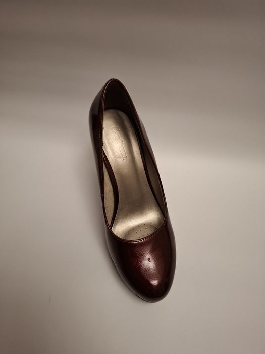 Pantofi lacuiti grena, cu platforma, de la CCC, marimea 37