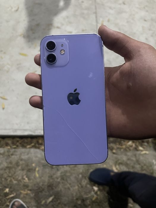 Iphone 12                   3200 kelshadigan joyi bor