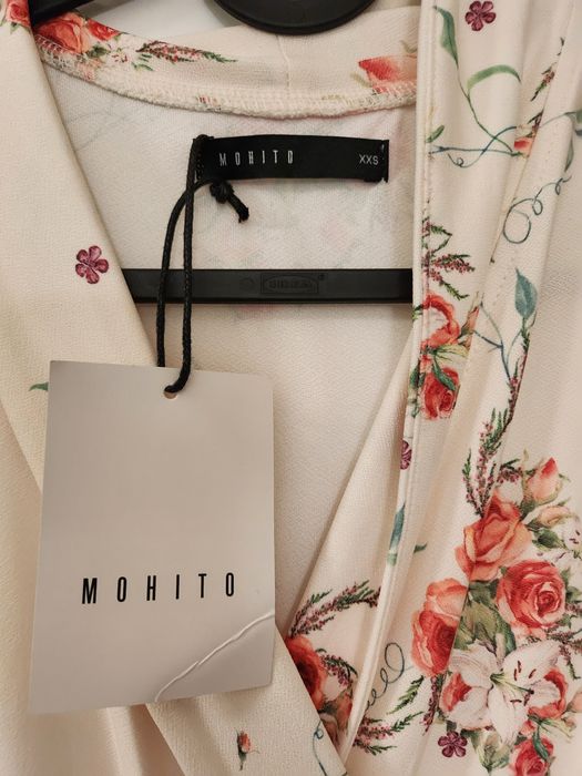 Чисто нова рокля с плисе MOHITO