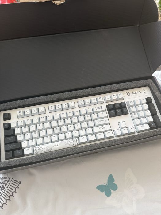 Tastatură mecanică AQIRYS