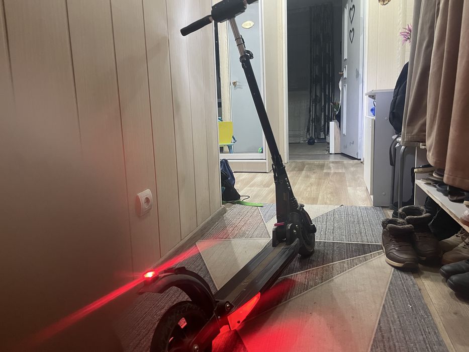 Продам электросамокат куго с3