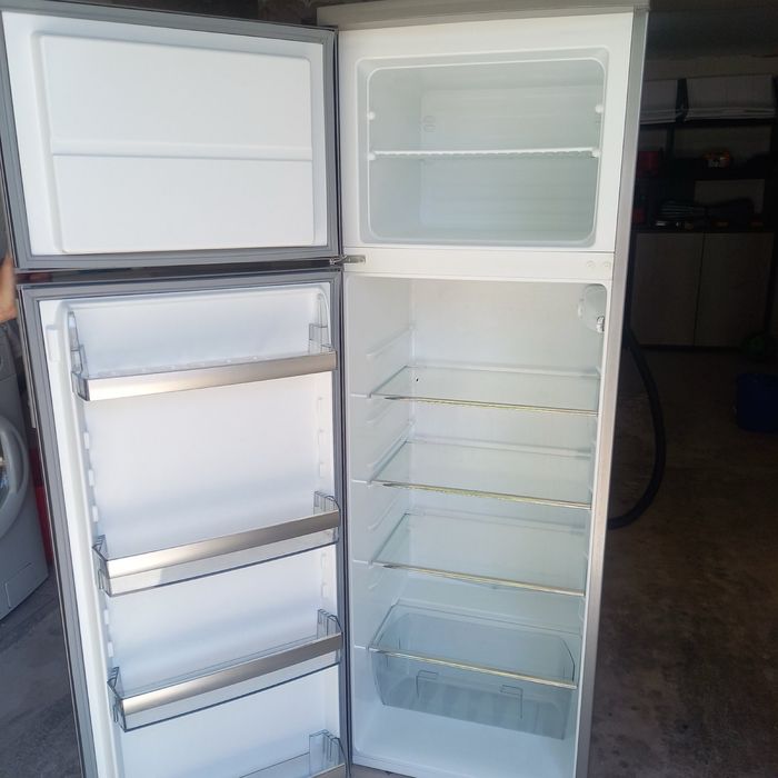 Хладилник с камера АЕG