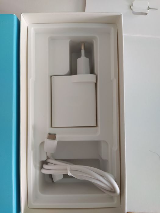 Продам новый телефон