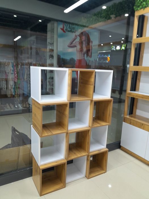 Тайёр полка сотилади. Холати янги. Аптека ва магазин учун мос келади.