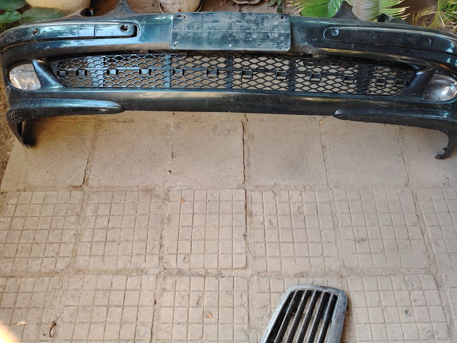 Предна броня за Mercedes e320 w211 avantgrade