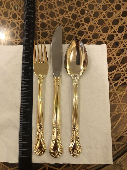 Прибори за хранене за 12 човека
