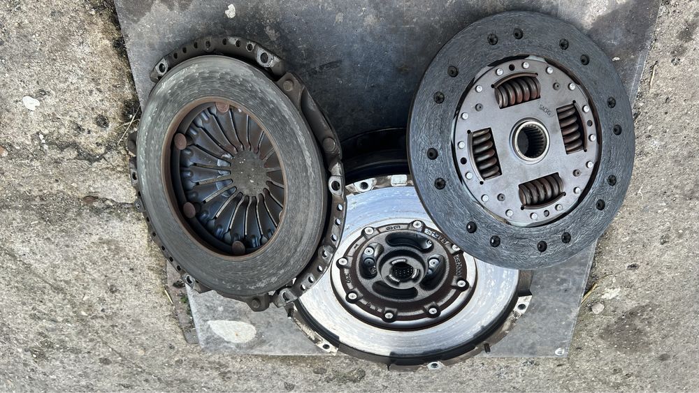 Kit ambreiaj Audi A4 B8 2.0 TDI 6+1 trepte