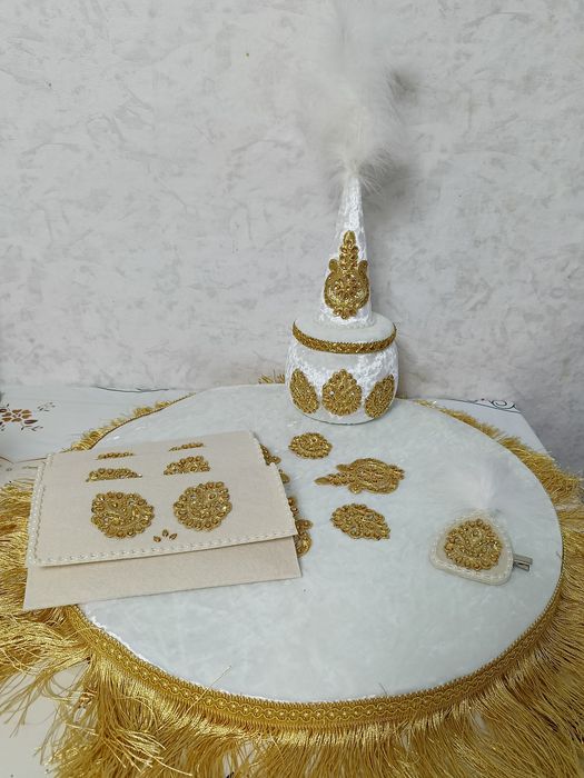 Наборы Қырқынан шығару, Сырға салу