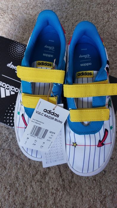 Adidași Adidas Vulc Raid3R Mickey Mărime 35/22 cm interior.