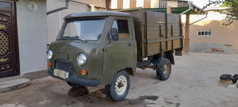 УАЗик бортовой сотилади