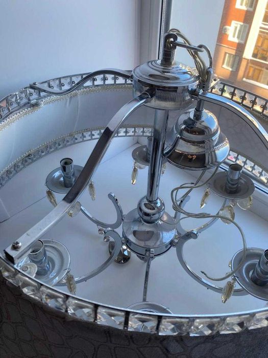 Продаю люстру 6-рожковую