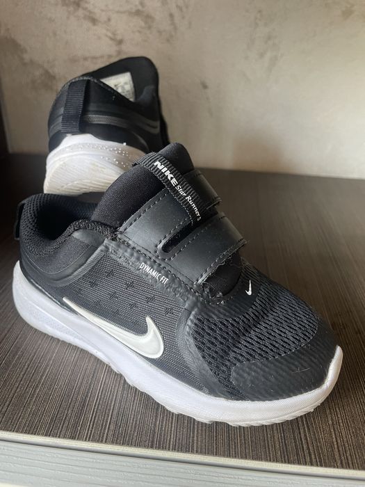 Nike ,Puma doua perechi