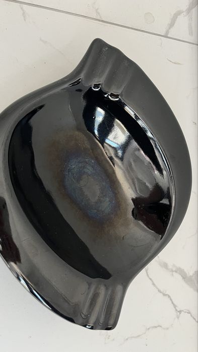 Scrumiera neagra din ceramica