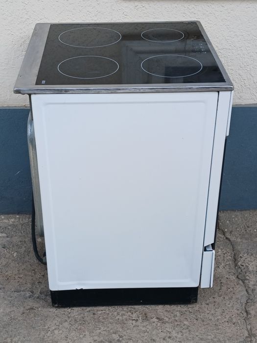 Продаётся электро плита с духовкой.