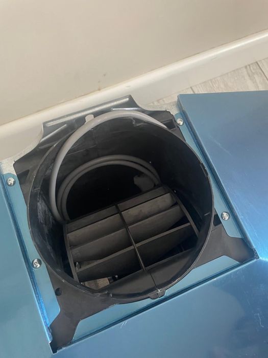 Продается Вытяжка новая