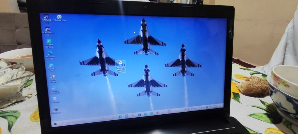 Нотбуок сотилади холати яхши ишлаб турибди