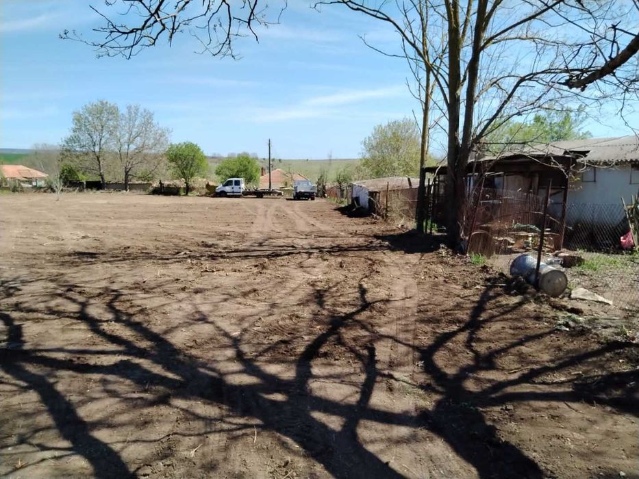 Голям, красив строителен парцел с разрешение за строеж на бунгало