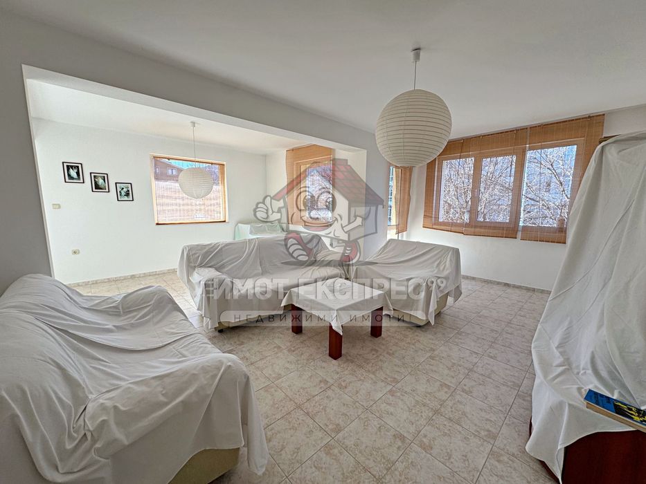 Многостаен апартамент, гараж, таван, изба, до училище Св.Княз Борис I