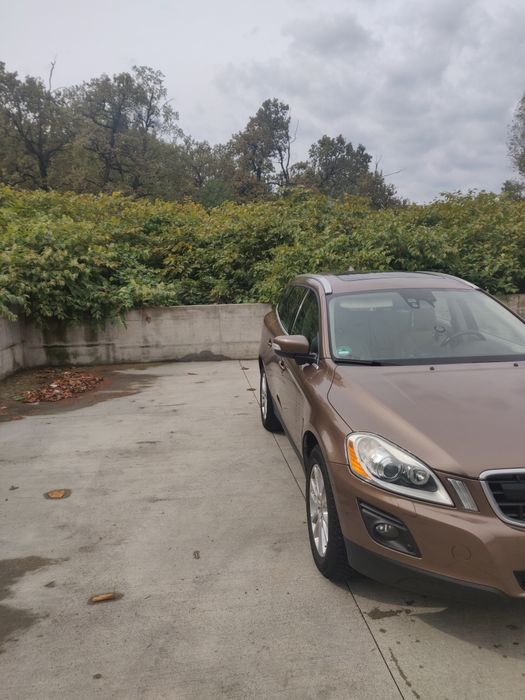 Volvo XC60 cutie manuala motor de 2.4  mașina este Ok fără probleme